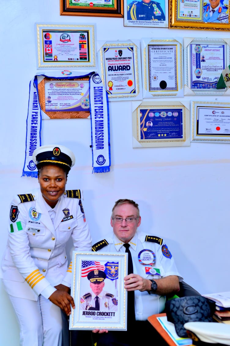 IC-ACTS chaplains with honours and award presentation